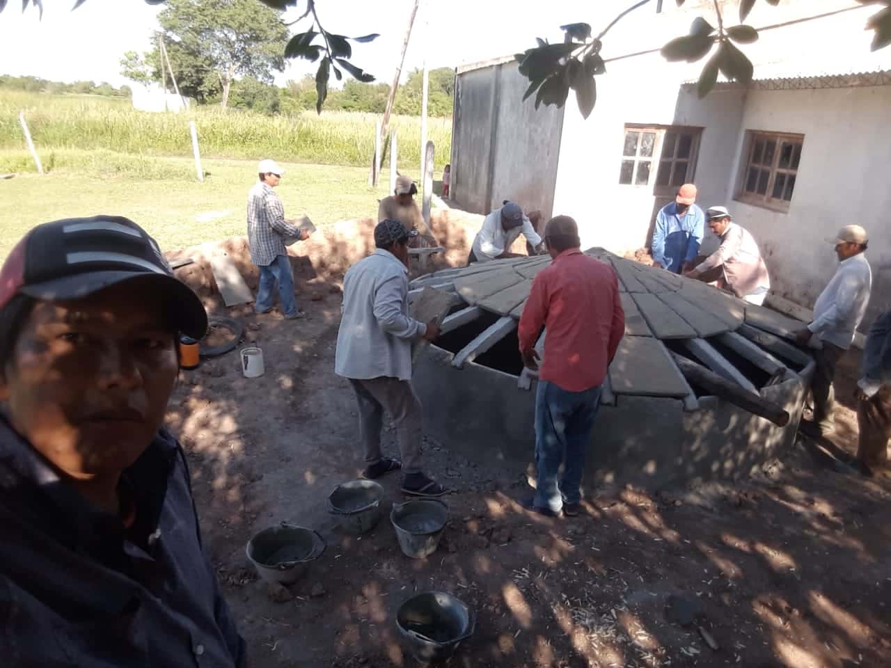 Construimos aljibes de agua en comunidad Moqoit