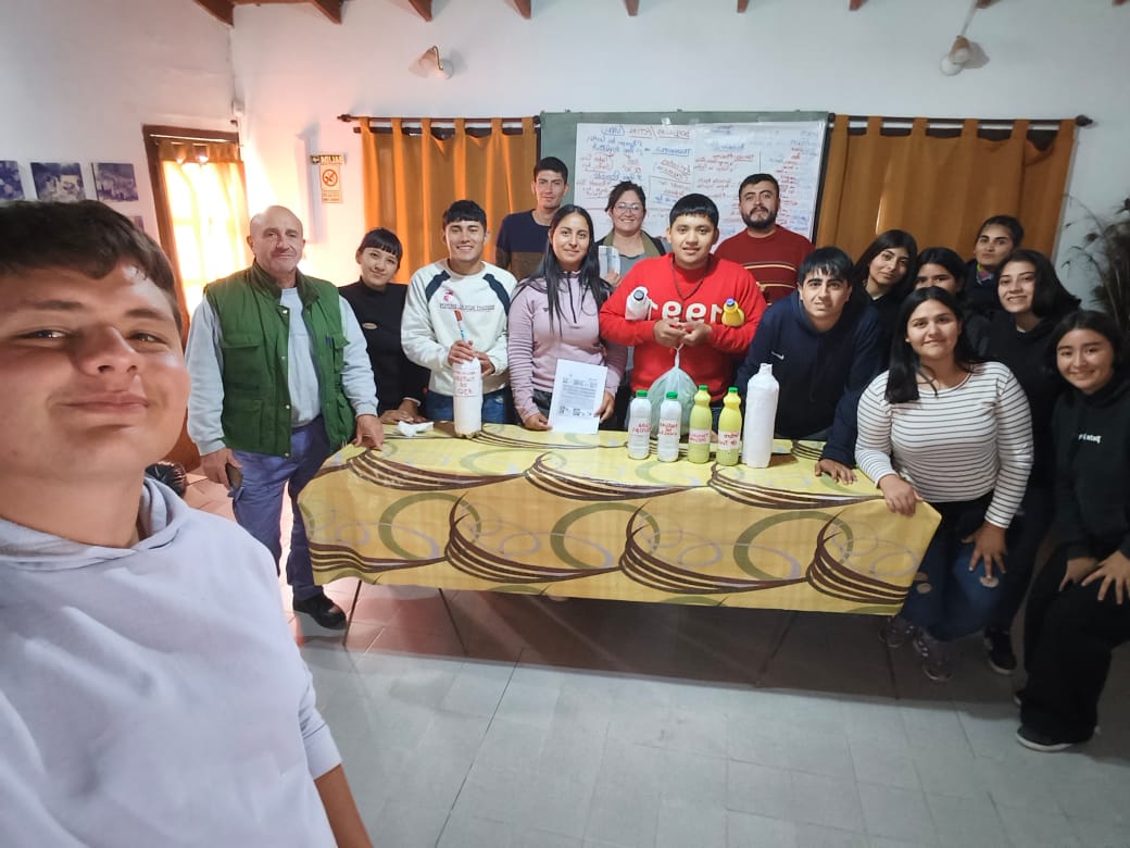 Jóvenes rurales santiagueños se capacitan en sanidad animal agroecológica y uso de bioinsumos
